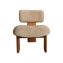 BUTACA ESTACIONARIA EN TELA BEIGE Y ACABADO DE MADERA