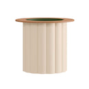 MACETERO DE EXTERIOR BEIGE Y ACABADO DE MADERA