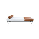 DAYBED EN TELA BEIGE Y PU CAMEL CON PATAS NEGRAS