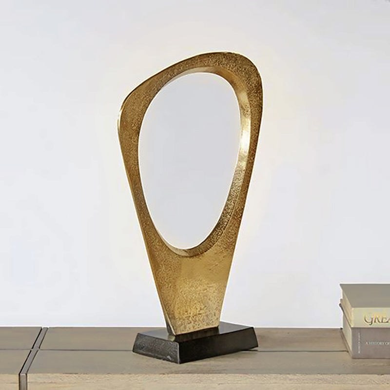 ESCULTURA DE ALUMINIO LATÓN ANTIGUO, BASE DE BRONCE