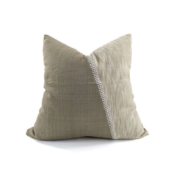 CUSHION, COTTON VISCOSE JACQUARD WEAVE WITH APPLIQUE