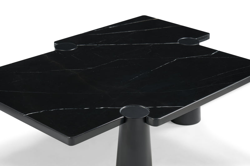 MESA DE CENTRO CON TOPE DE MARMOL NEGRO Y PATAS NEGRAS
