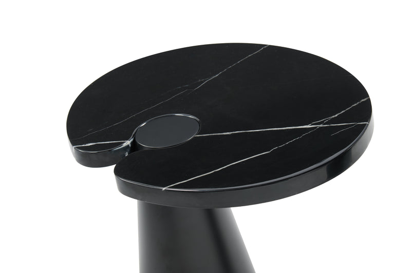MESA LATERAL CON TOPE DE MARMOL NEGRO Y PATAS NEGRAS