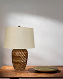 LAMPARA DE MESA ACABADO DE MADERA