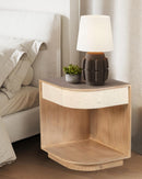 MESA DE NOCHE ACABADO DE MADERA Y TELA