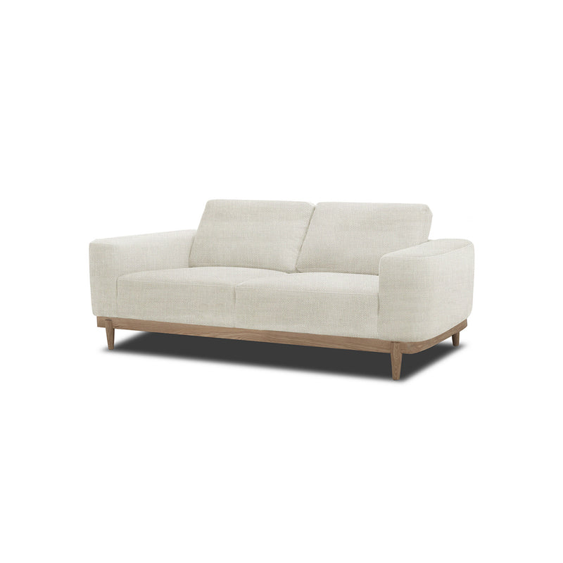 SOFA ESTACIONARIO DE TRES ASIENTOS EN TELA BEIGE ACABADO DE MADERA CLARA