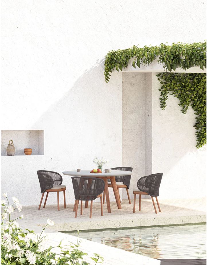 MESA COMEDOR DE EXTERIOR EN ACABADO GRIS Y MADERA