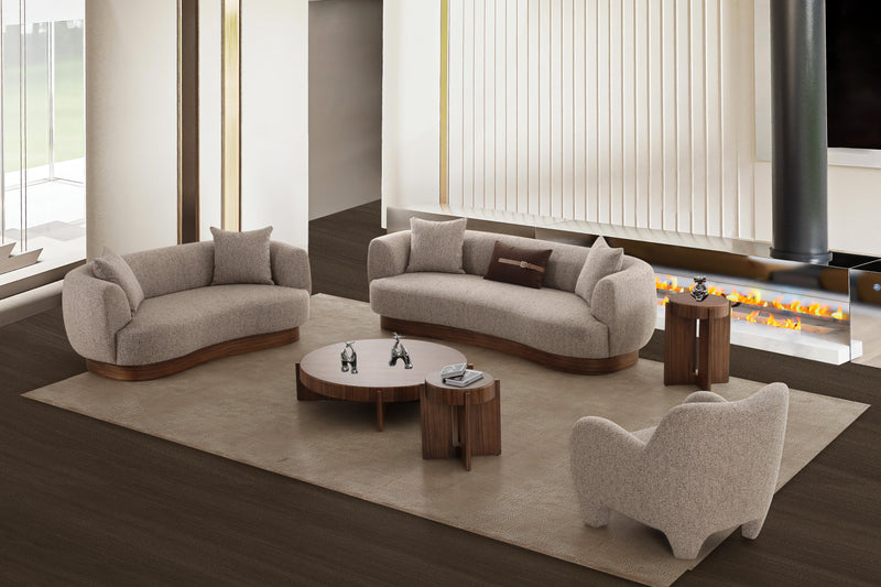 SOFA ESTACIONARIO DE TRES ASIENTOS EN TELA TEXTURIZADA MARRON
