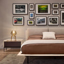 MESA DE NOCHE ACABADO DE MADERA Y FRENTE DE PIEL BEIGE CON PATAS CROMADAS