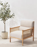 BUTACA ESTACIONARIA EN TELA KAKI PAJILLA Y ACABADO DE MADERA CLARA