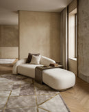 CHAISE LOUNGE DE INTERIOR EN TELA BEIGE Y METAL DORADO