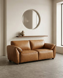 SOFA ESTACIONARIO DE DOS ASIENTOS CON FRENTE DE PIEL CAMEL