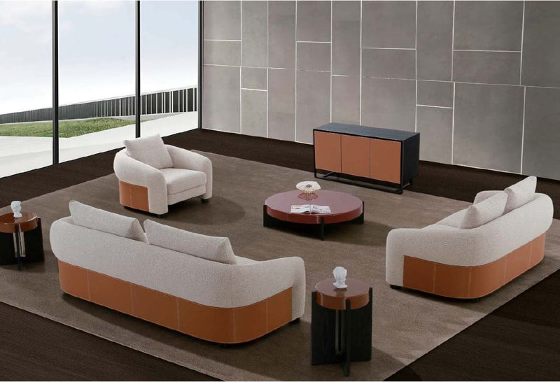 SOFA ESTACIONARIO DE TRES ASIENTOS EN TELA BEIGE