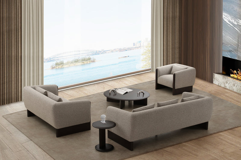 SOFA ESTACIONARIO DE TRES ASIENTOS EN TELA TEXTURIZADA MARRON