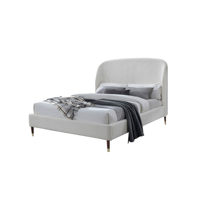 CAMA QUEEN EN TELA OFF WHITE Y PATAS EN ACABADO MADERA CON CASQUILLOS DORADOS