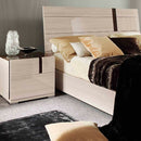 MESA DE NOCHE TEODORA EN MADERA DE ALTO BRILLO